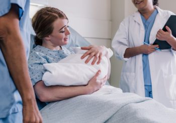 Il dolore al polso delle mamme: diagnosi e trattamento